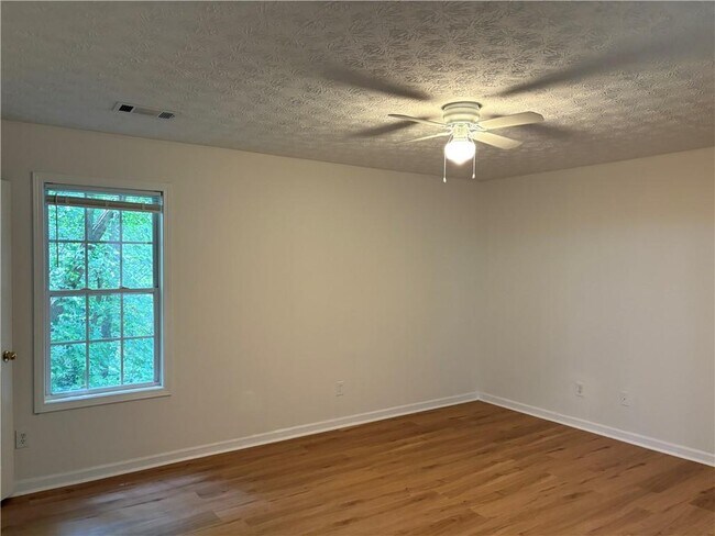 Building Photo - 4601 Logan Way
