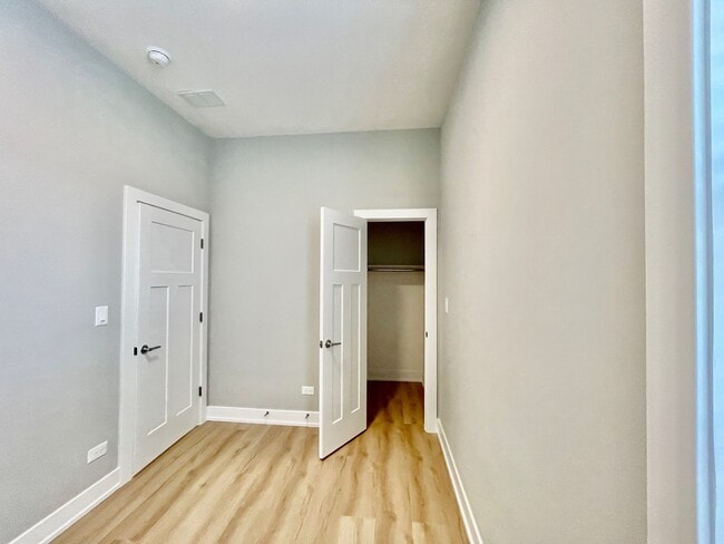 Building Photo - 2238 W 24th St