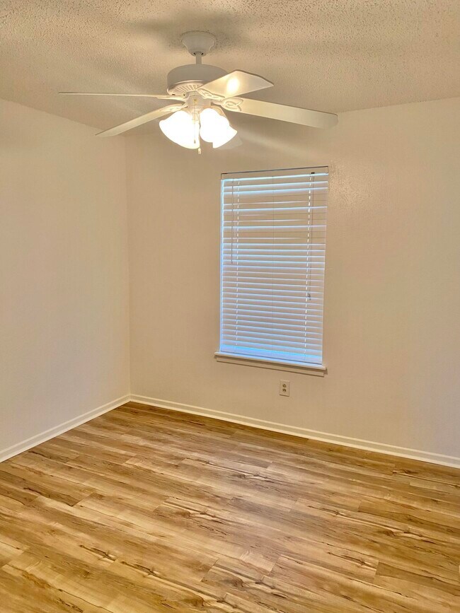 Building Photo - 2128 74th St