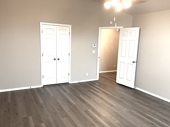 Building Photo - 513 N Sweet Gum Ave
