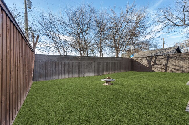 Building Photo - 3032 James Ave