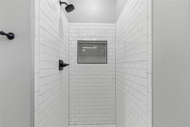 Building Photo - 1004 W Hanna St