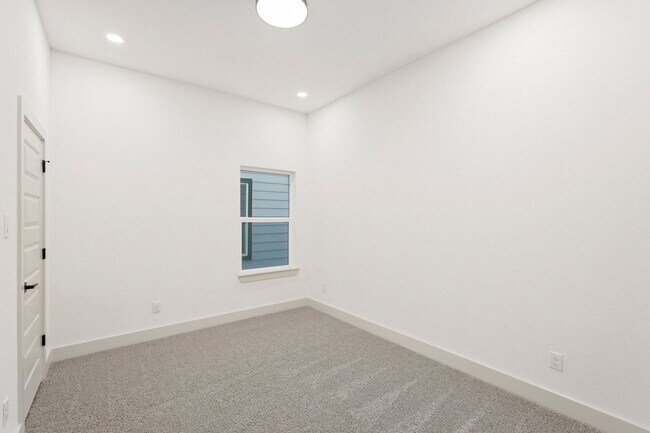 Building Photo - 9819 Turnbow St
