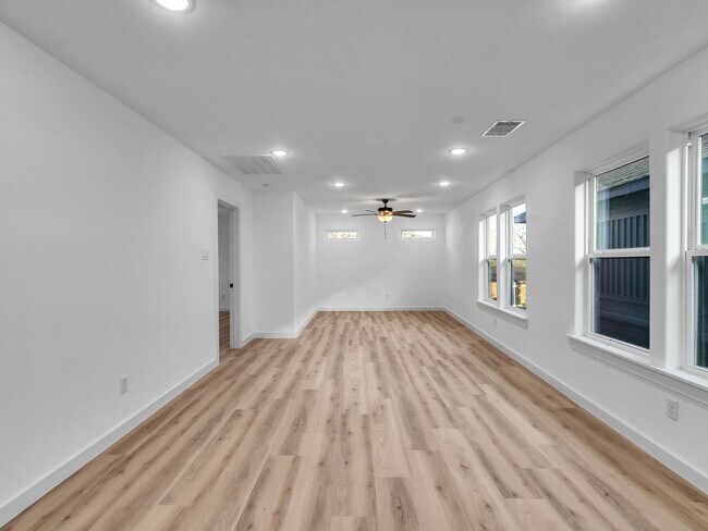 Building Photo - ? 3 Bed / 2.5 Bath Duplex – Spacious & Move-In Ready! ?