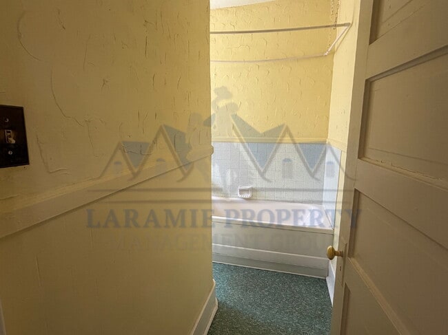 Building Photo - 1 Bedroom 1 Bathroom Apartment