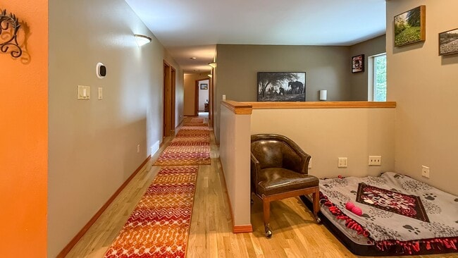 Building Photo - Fun, furnished home in a woodsy setting. 6...