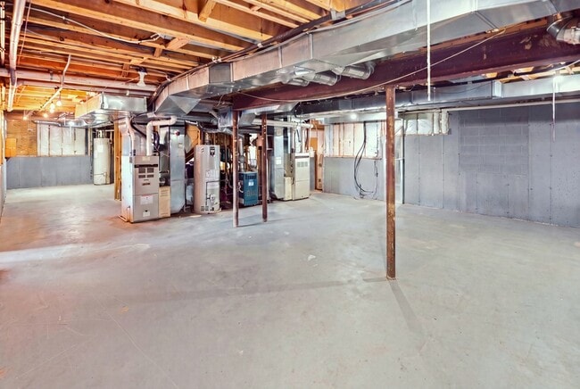 Building Photo - 45W235 Hillview Ln