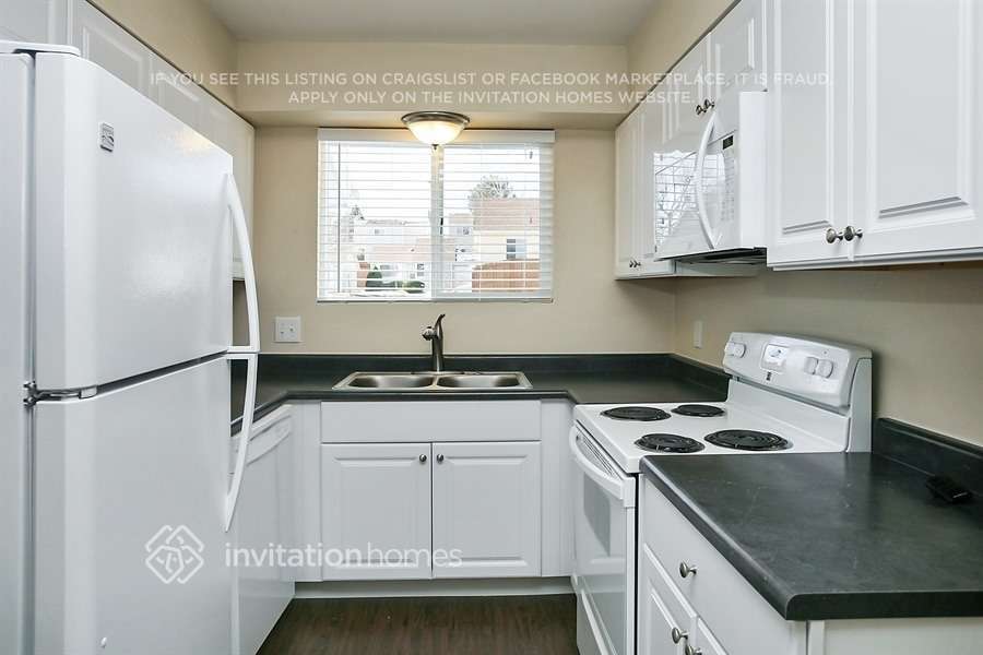 Building Photo - 16152 E Radcliff Pl