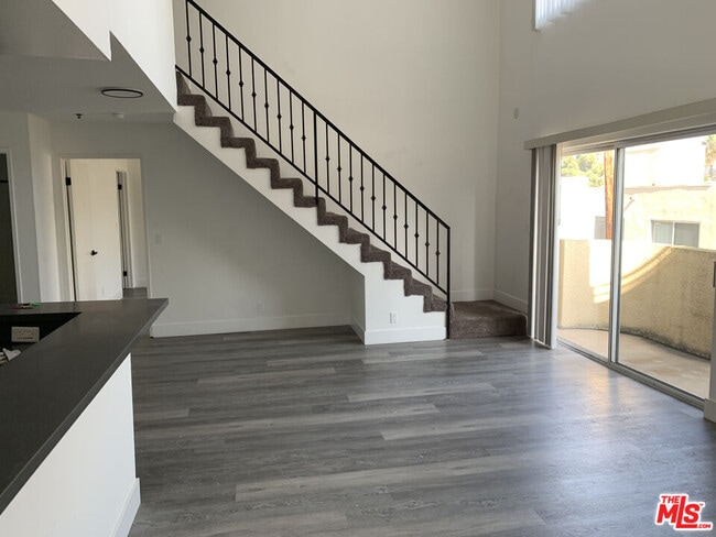 Building Photo - 420 S Harvard Blvd