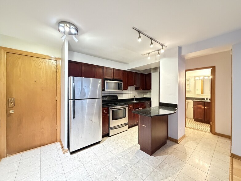Building Photo - 4180 N Marine Dr