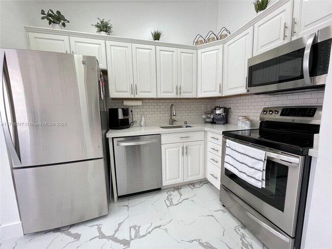 Building Photo - 15400 SW 134th Pl