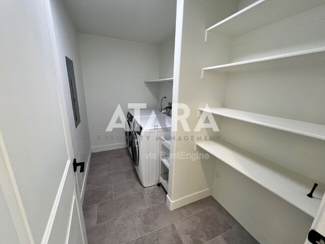 Building Photo - 955 S 850 W