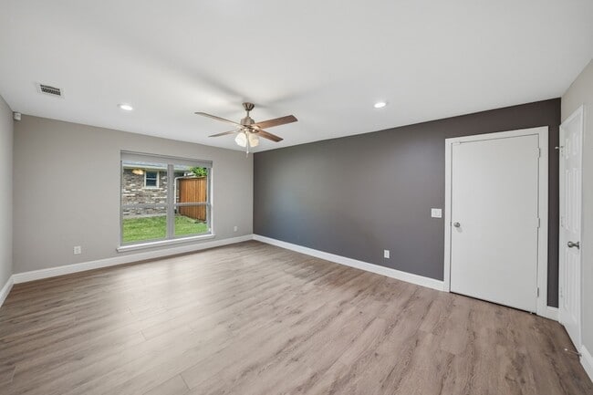 Building Photo - 4008 Hatherly Dr