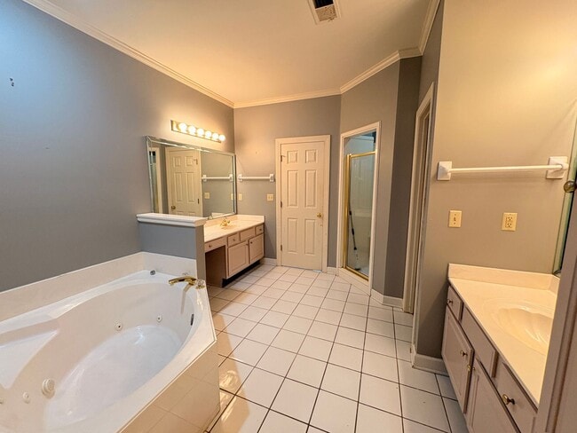 Building Photo - One Of Kind Home In Woodchase Subdivision! Over 3400 Sq Ft! Must have owner's approval on pets, f...