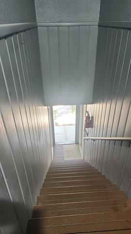 Building Photo - 2232 Riverview Dr
