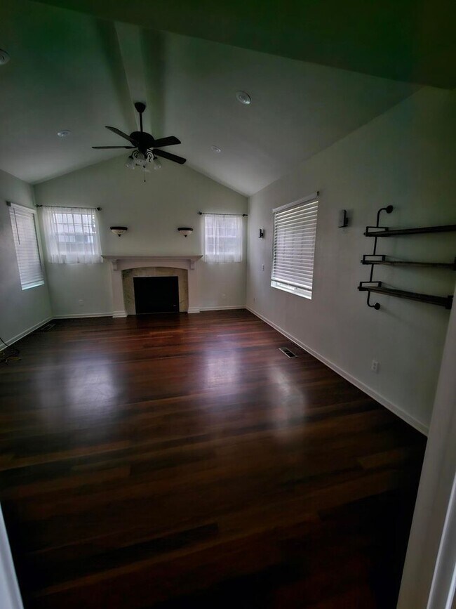 Building Photo - Perfect home seeking amazing tenant