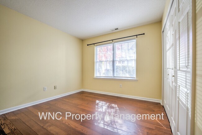 Building Photo - 302 Creeks End Cir