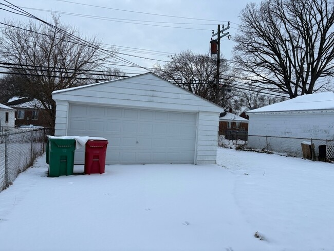 Building Photo - 16784 Toepfer Dr