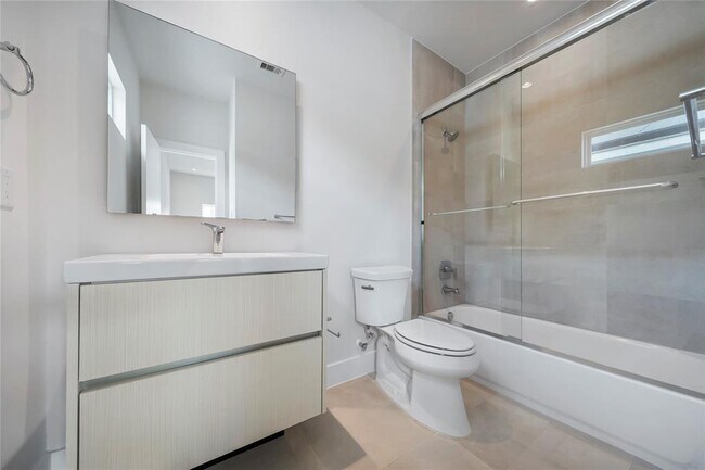 Building Photo - 5509 Paraiso Pl