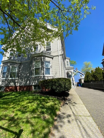 Building Photo - 5-7 Blake St. Unit 4