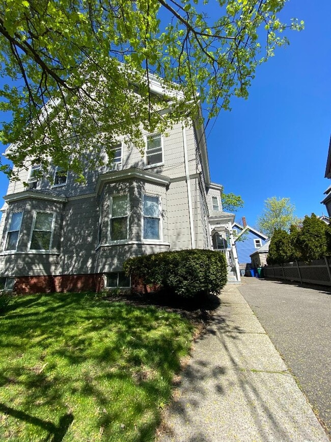 Building Photo - 5-7 Blake St. Unit 4