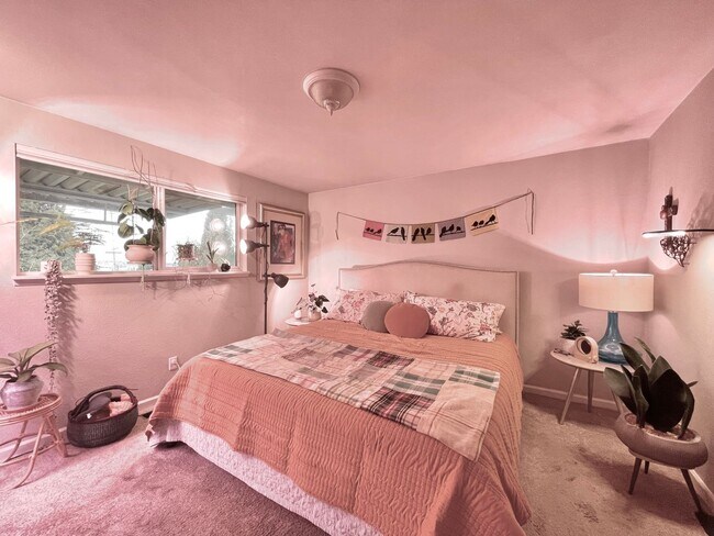 Building Photo - Mid-Century Gem in Kirkland’s Everest Park