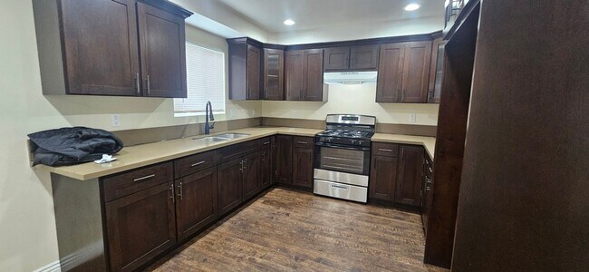 Building Photo - 75(611)