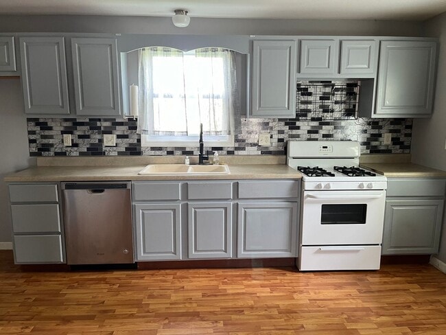 Building Photo - 3 bedroom 2 bath in Jerseyville