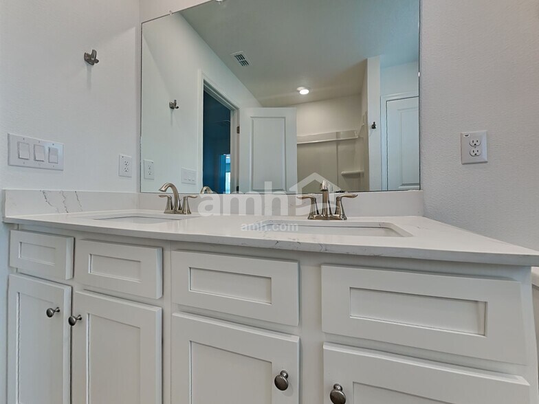 Building Photo - 37777 Dusty Saddle Ln