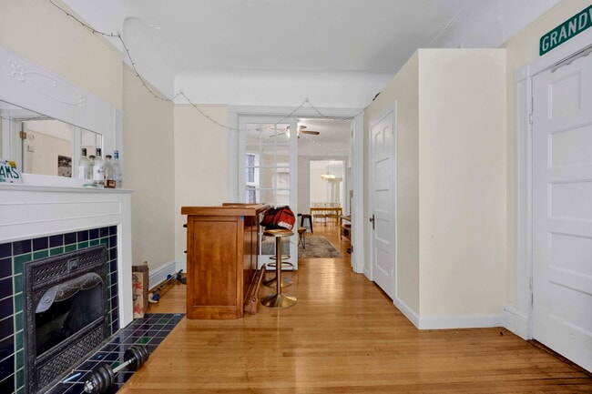 Building Photo - 2522 N Burling St