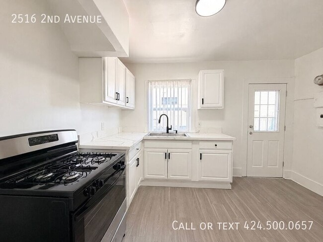 Building Photo - 2516 2nd Ave