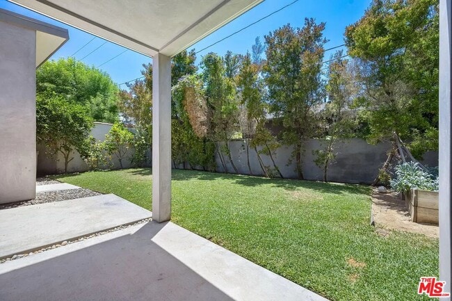 Building Photo - 547 Huntley Dr