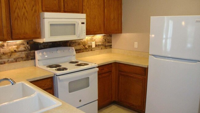 Building Photo - 655 Margie Dr