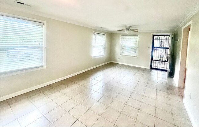 Building Photo - Cozy 2BR Cottage/No Carpet, large laundry ...