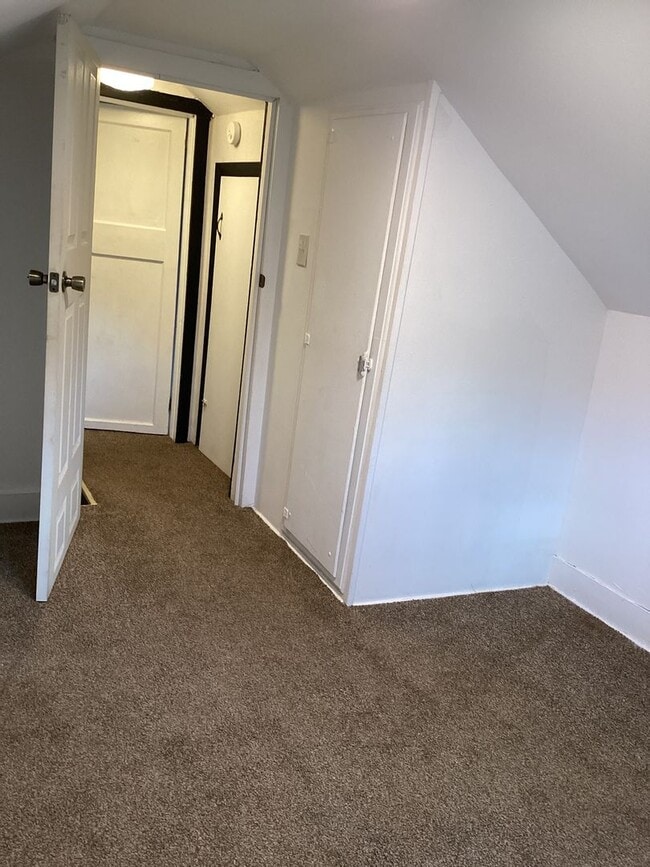 Building Photo - Charming House in the Country