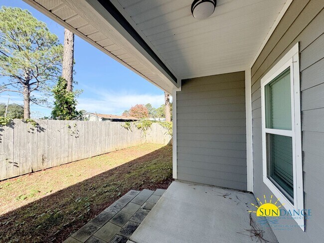 Building Photo - 2247 Wind Trace Rd N