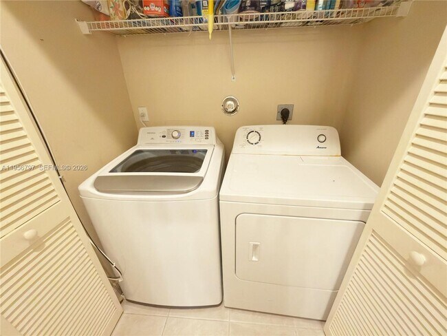 Building Photo - 1122 SW 158th Ave