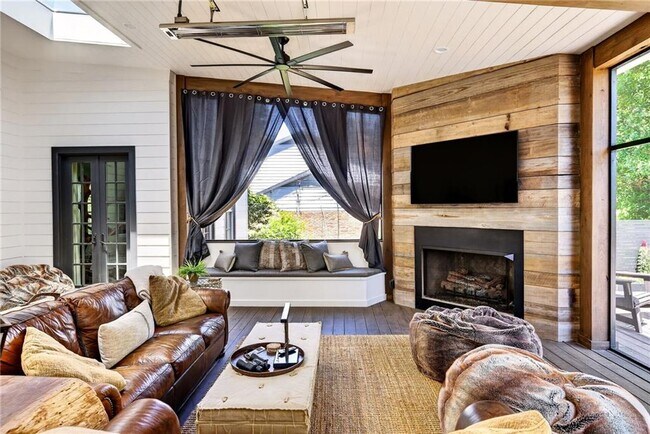 Building Photo - 3669 Cochise Dr SE