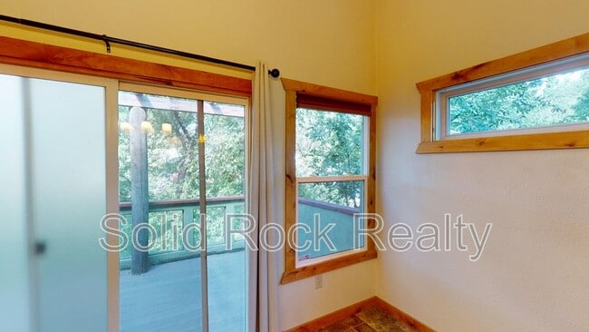 Building Photo - 1701 Ivy Pl