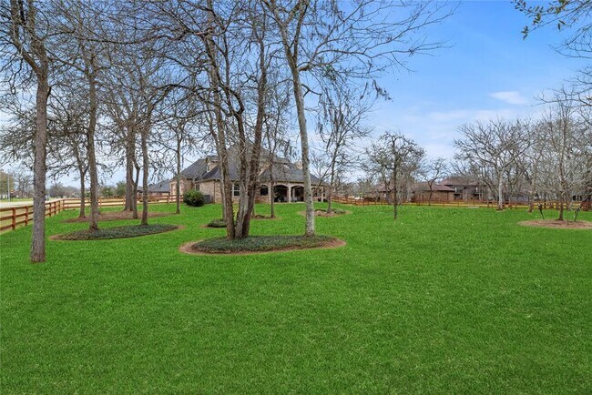 Building Photo - 32711 Wales Cir