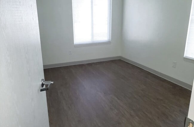 Building Photo - 130 W North St