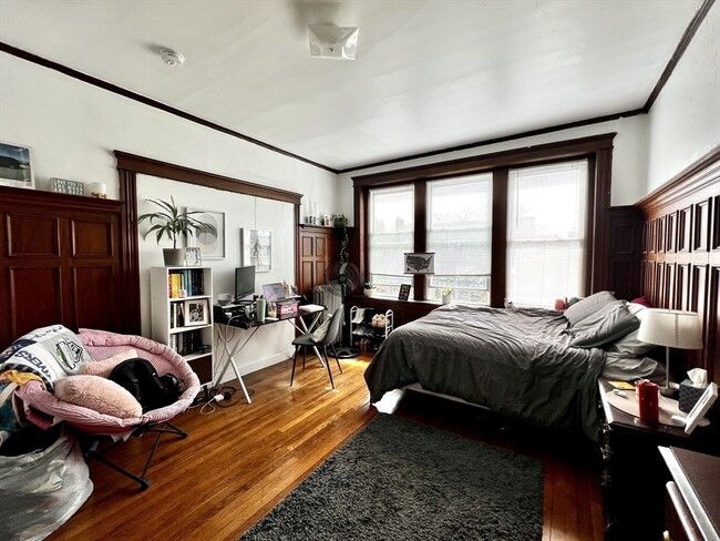 Building Photo - 144 Coolidge St