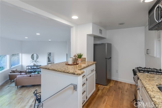 Building Photo - 3828 Alomar Dr