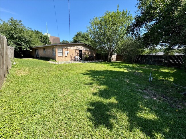 Building Photo - 5218 Willowbend Blvd
