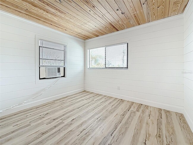 Building Photo - 497 Normandy Rd