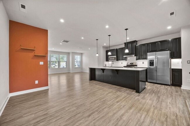 Building Photo - Gorgeous 4 bed 3.5 bath in Trinity Townes ...