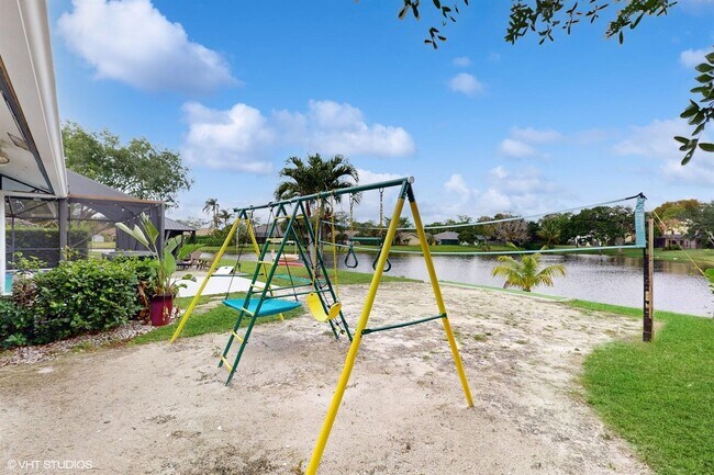 Building Photo - 13947 Geranium Pl