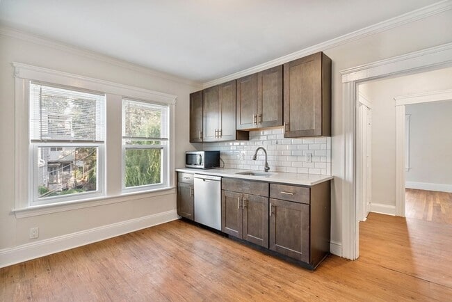 Building Photo - 193 Florence St