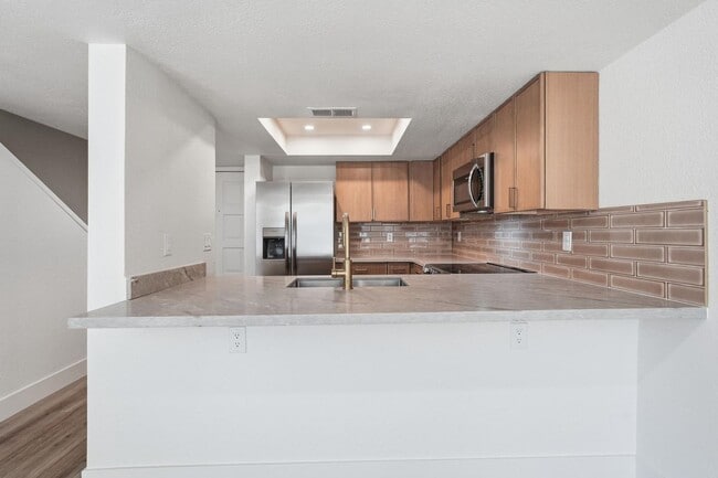 Building Photo - 122 S Hardy Dr