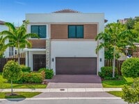 Building Photo - 268 NE 210th Way